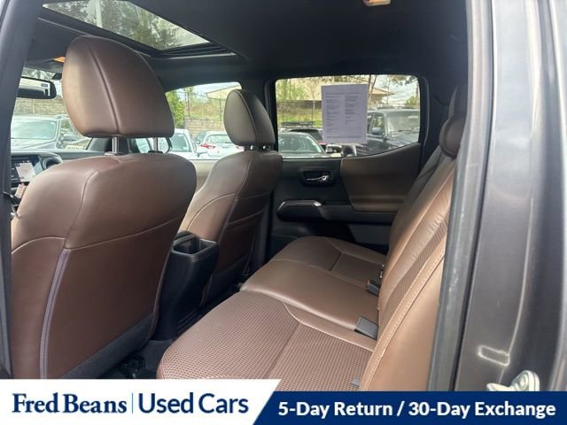 Used 2016 Toyota Tacoma Limited w/ Towing Package image 20