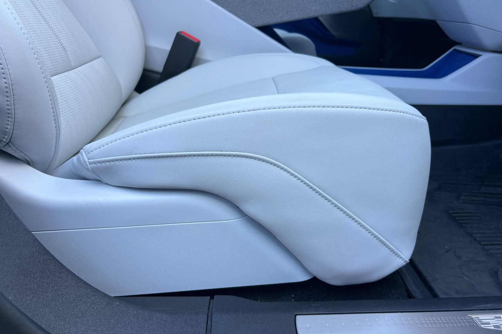 Certified 2026 Cadillac Optiq Luxury 2 w/ LPO, Floor Liner Package RWD image 22