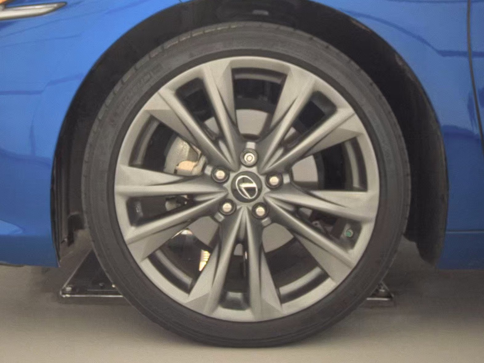 Used 2020 Lexus ES 350 F Sport w/ Accessory Package 2 FWD image 9