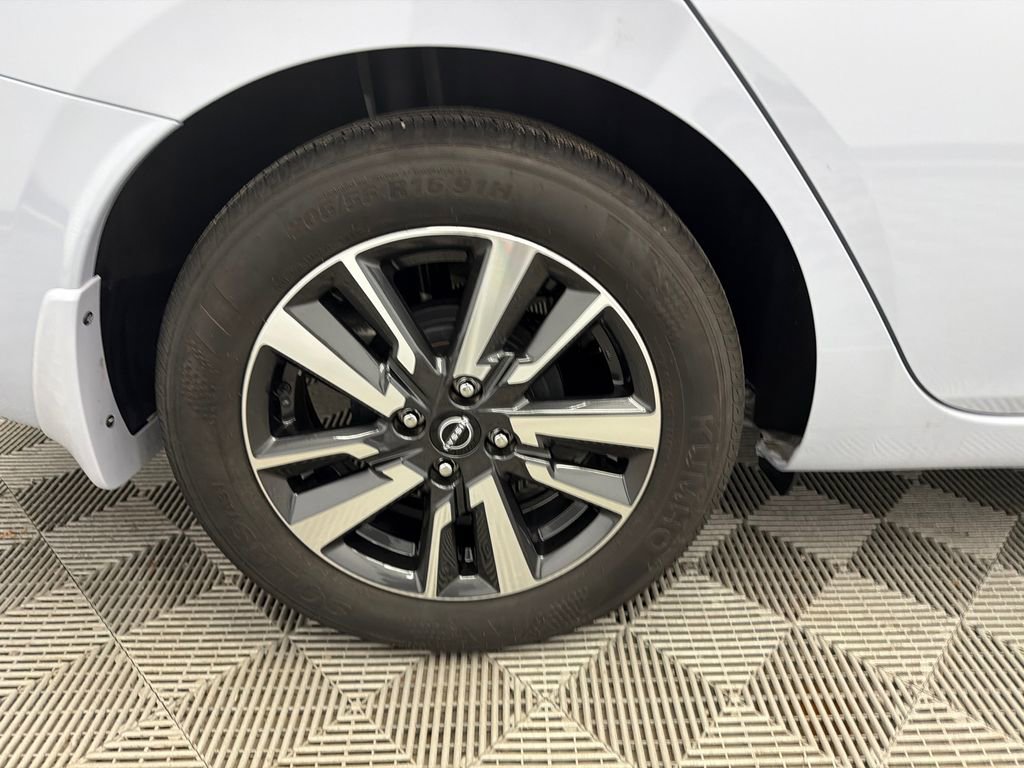 Used 2024 Nissan Versa SV w/ Trunk Package image 18