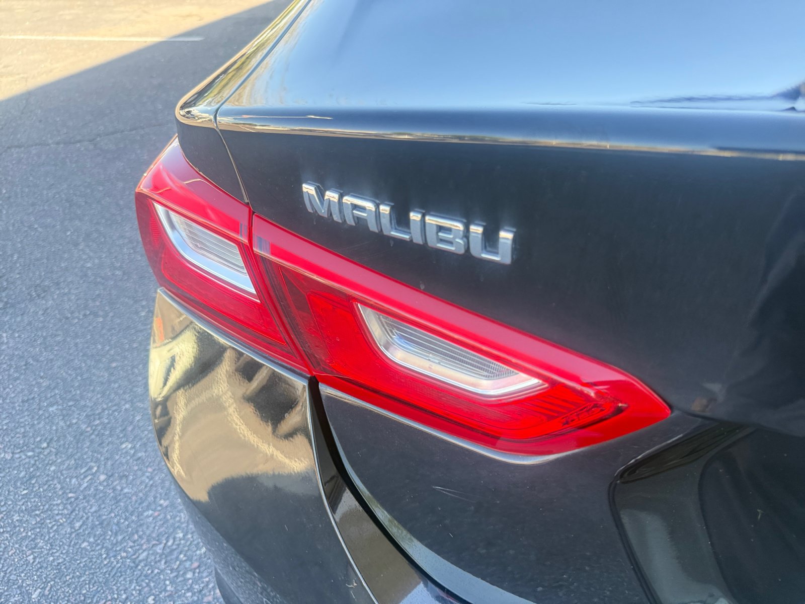 Used 2018 Chevrolet Malibu Hybrid w/ Leather Package FWD image 27