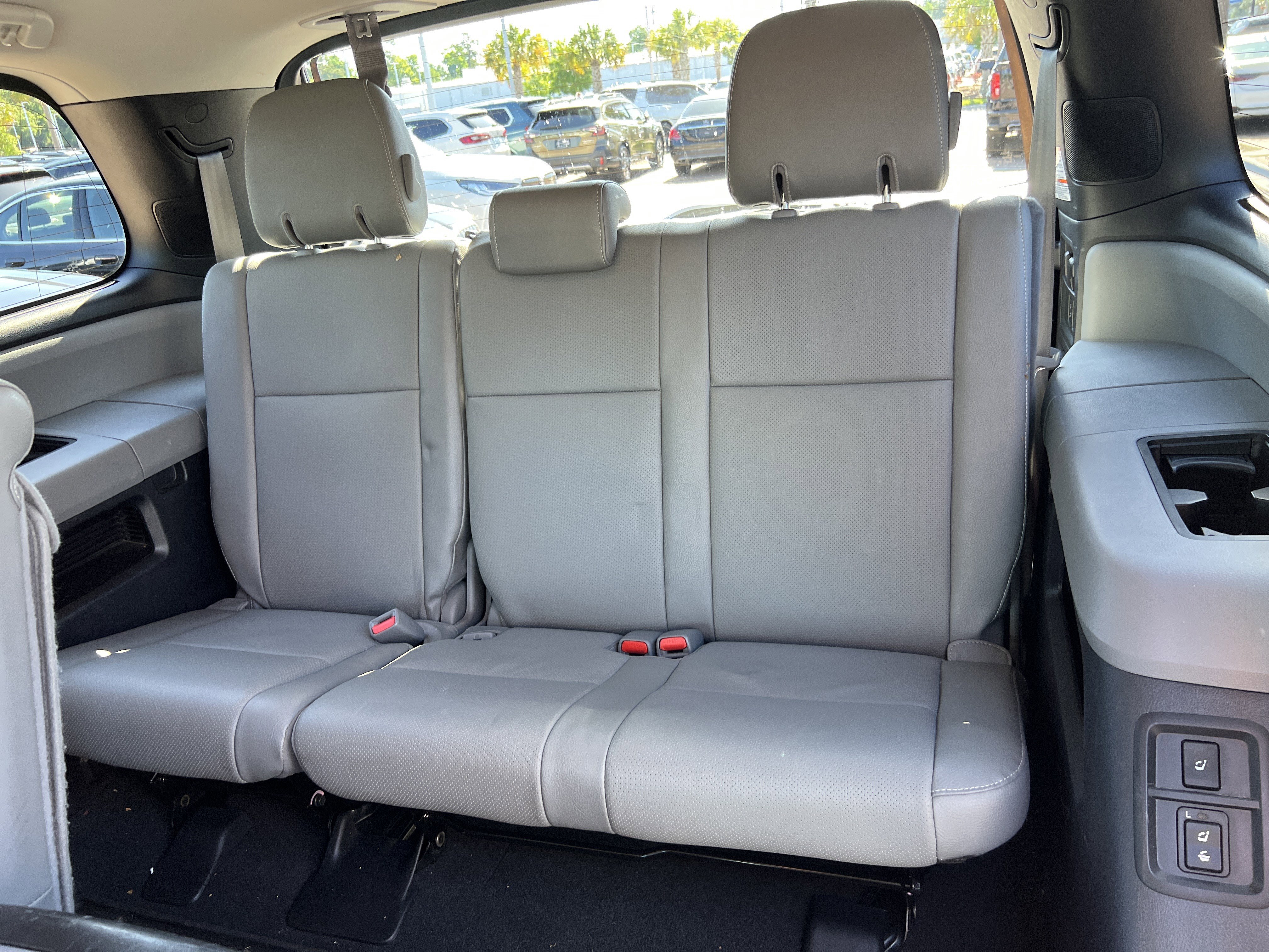 Used 2021 Toyota Sequoia Platinum AWD/4WD image 32