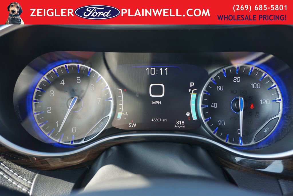 Used 2024 Chrysler Pacifica Limited FWD image 32