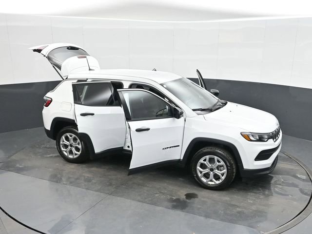 Used 2025 Jeep Compass Sport image 49