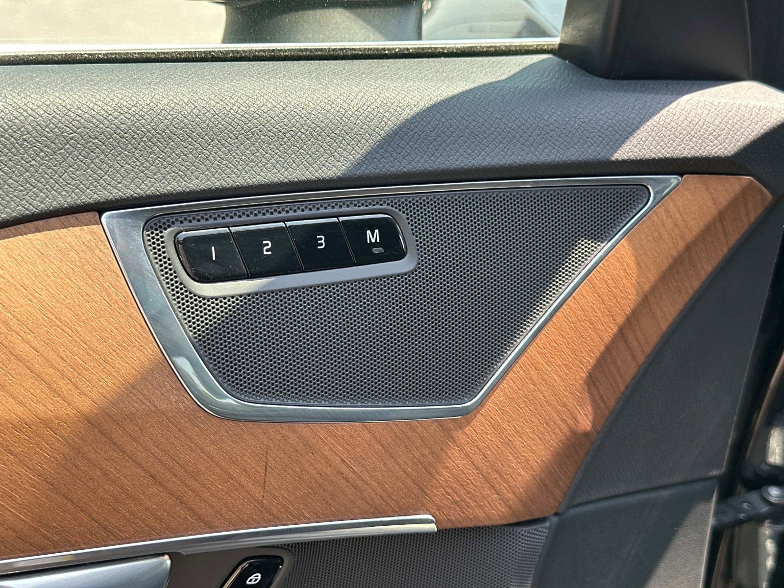 Certified 2025 Volvo XC90 B6 Plus image 16