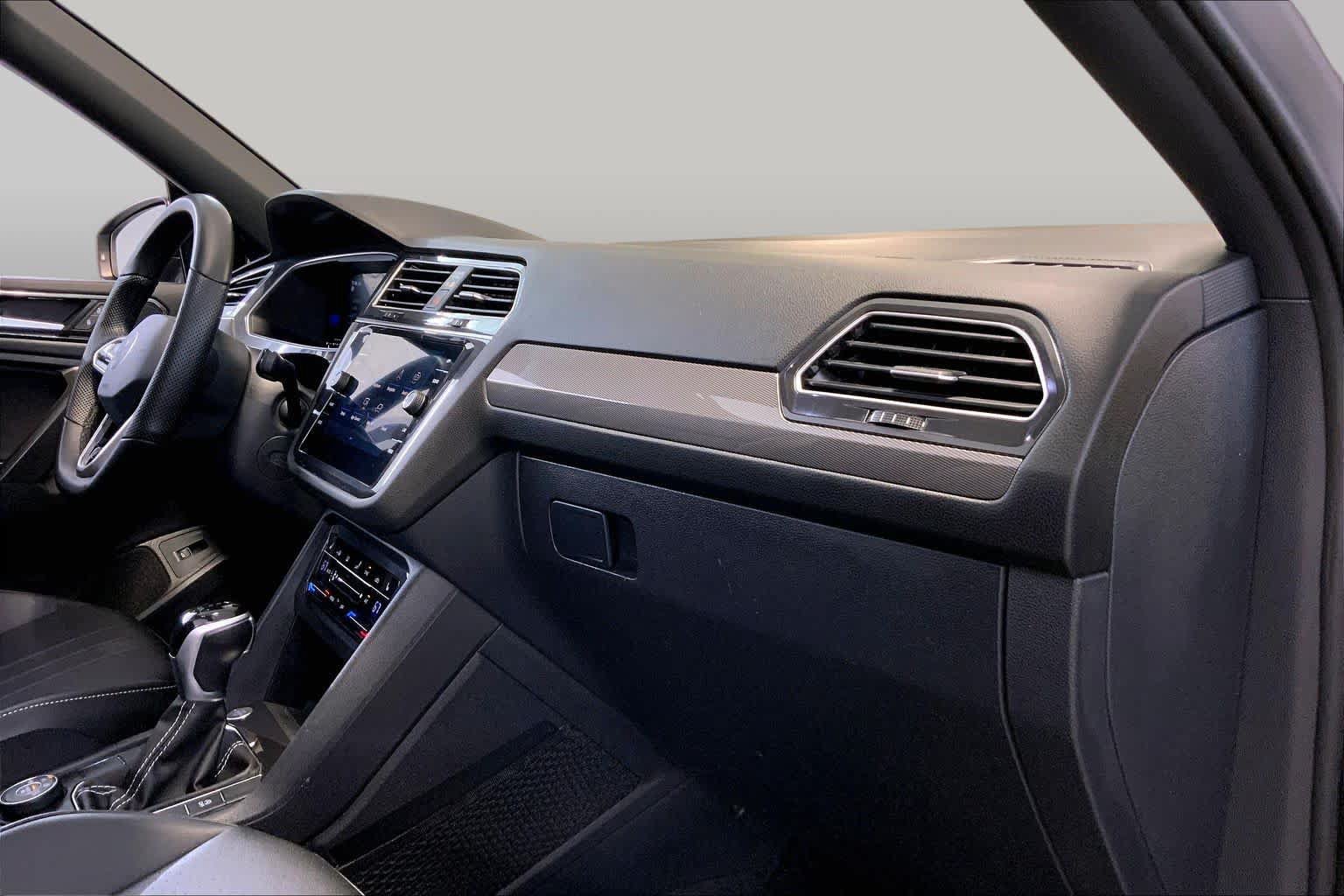 Used 2024 Volkswagen Tiguan SE R-Line AWD/4WD image 18