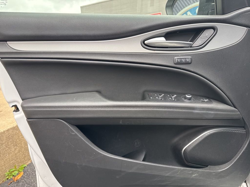 Used 2022 Alfa Romeo Stelvio Veloce image 23