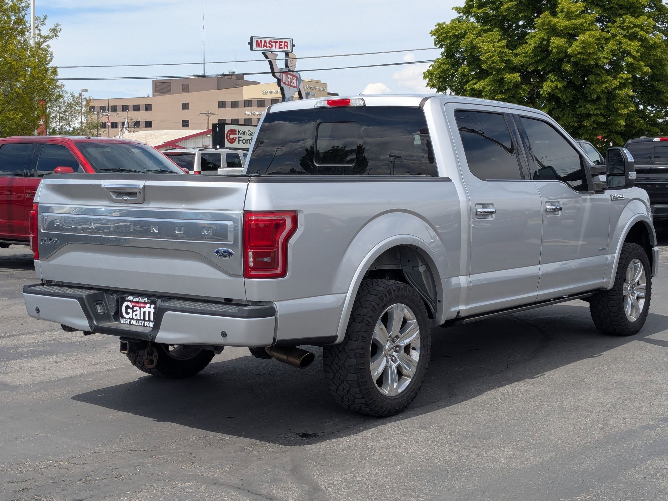 Used 2017 Ford F150 Platinum w/ Equipment Group 701A Luxury AWD/4WD image 3