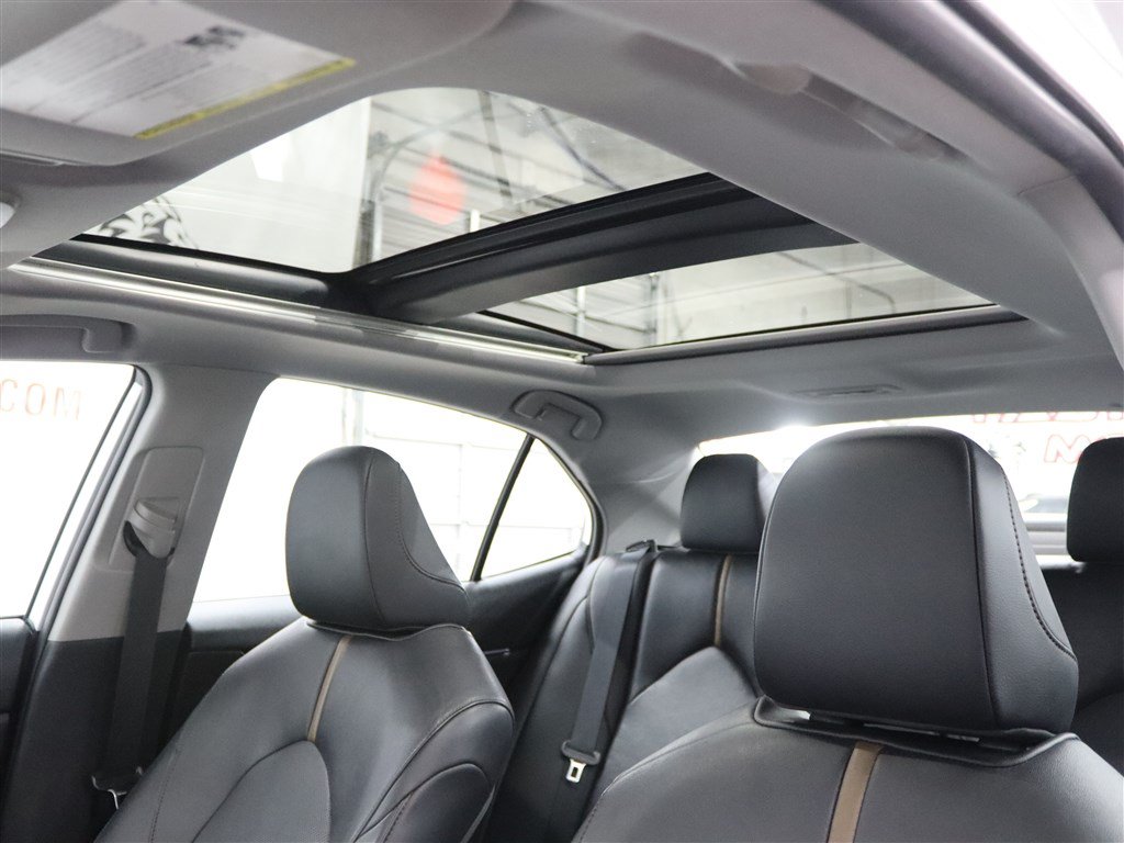 Used 2020 Toyota Camry XLE FWD image 12