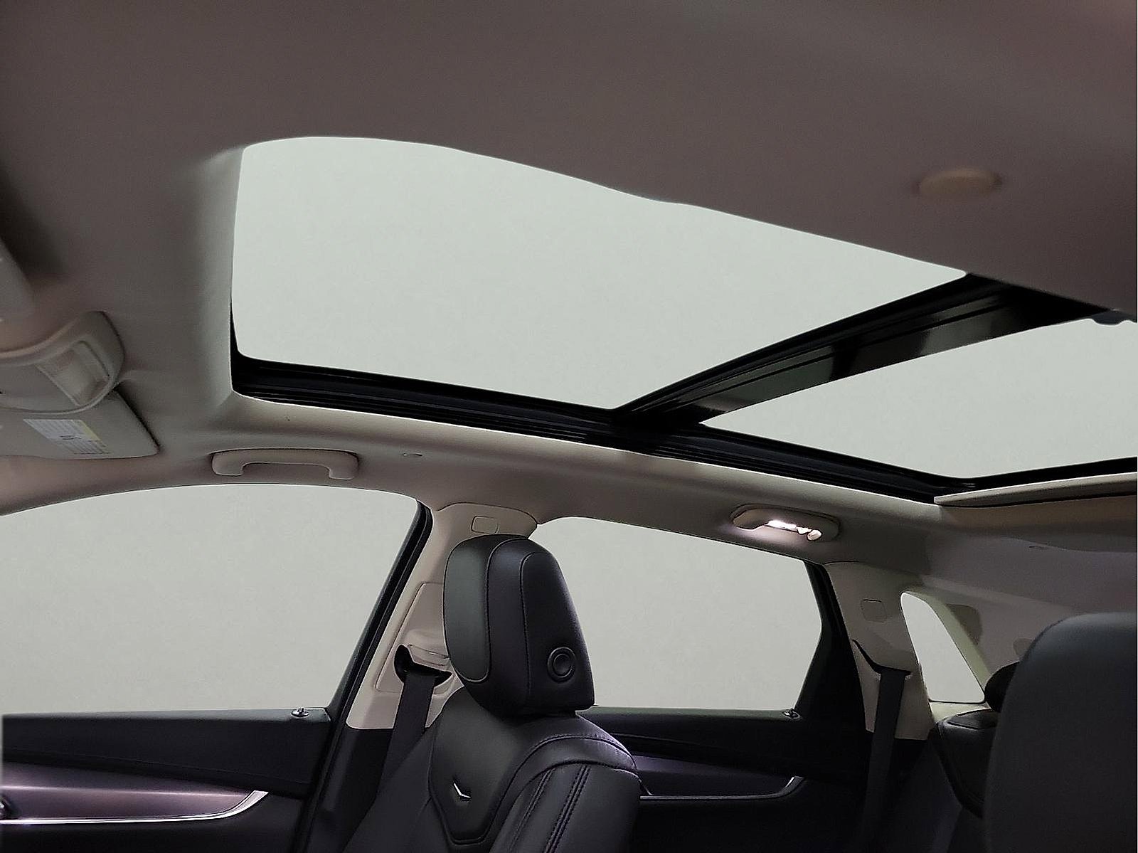 Used 2019 Cadillac XT5 Luxury w/ LPO, Black Ice Package FWD image 13