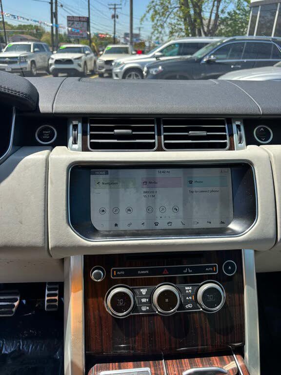 Used 2017 Land Rover Range Rover Supercharged AWD/4WD image 14