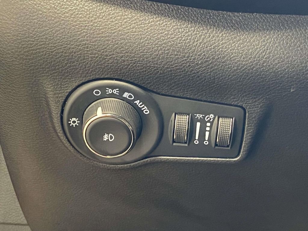 Used 2023 Jeep Compass Trailhawk image 19