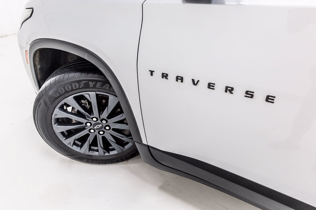 Used 2022 Chevrolet Traverse RS FWD image 11