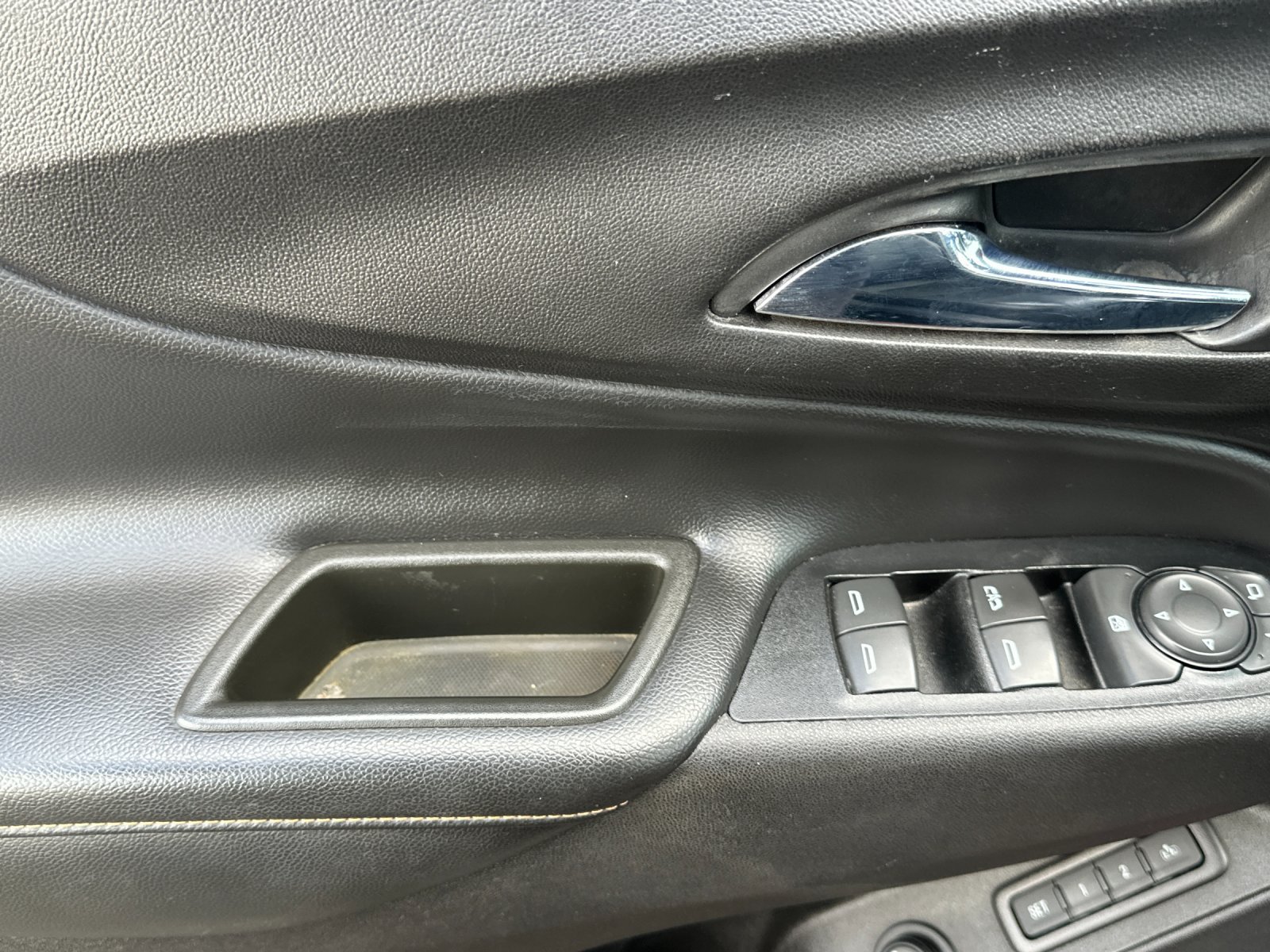 Used 2018 Chevrolet Equinox Premier AWD/4WD image 11