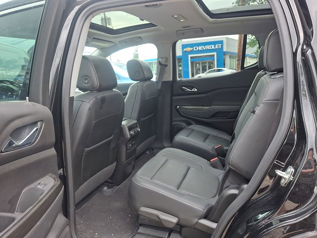 Used 2022 GMC Acadia SLT w/ Technology Package AWD/4WD image 10