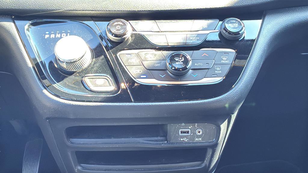 Used 2020 Chrysler Pacifica Touring w/ S Appearance Package image 30