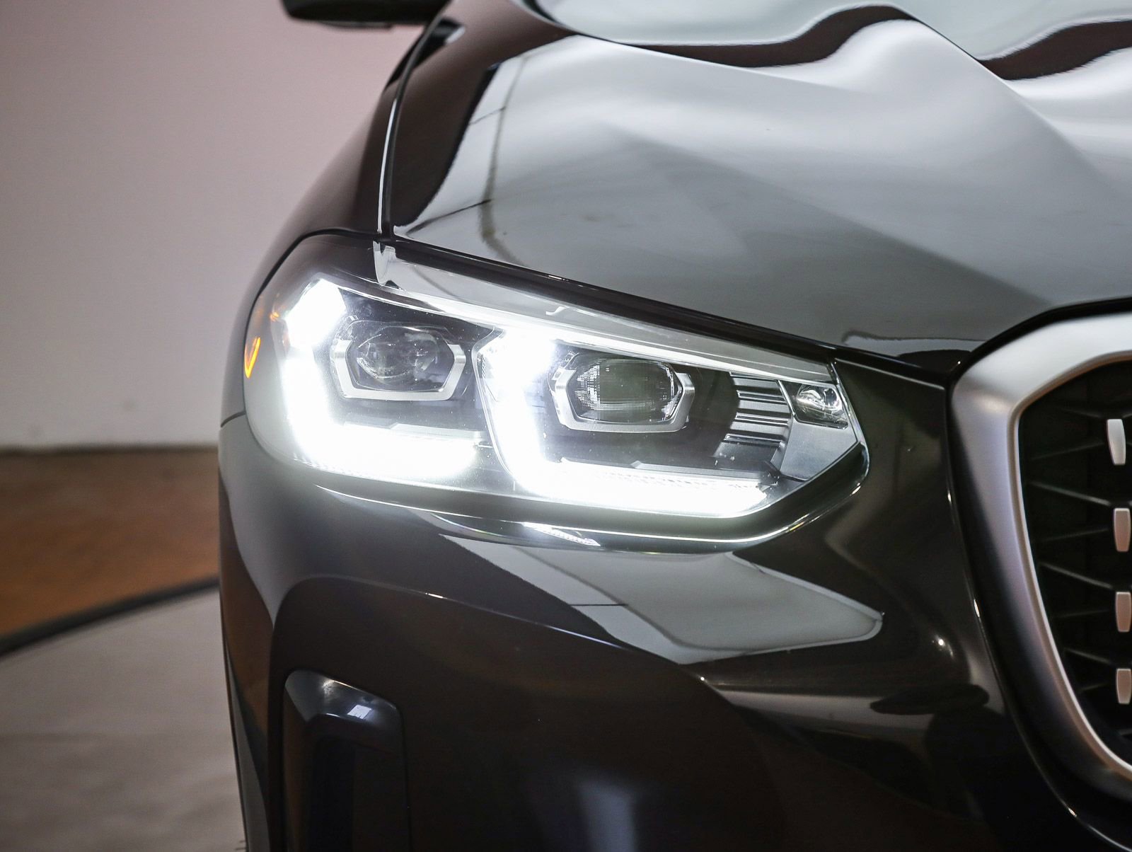 Used 2022 BMW X4 xDrive30i w/ M Sport Package 2 image 8