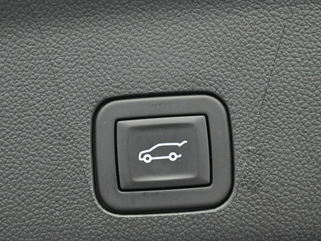 Used 2025 GMC Yukon XL AT4 Ultimate w/ LPO, Floor Liner Package image 28