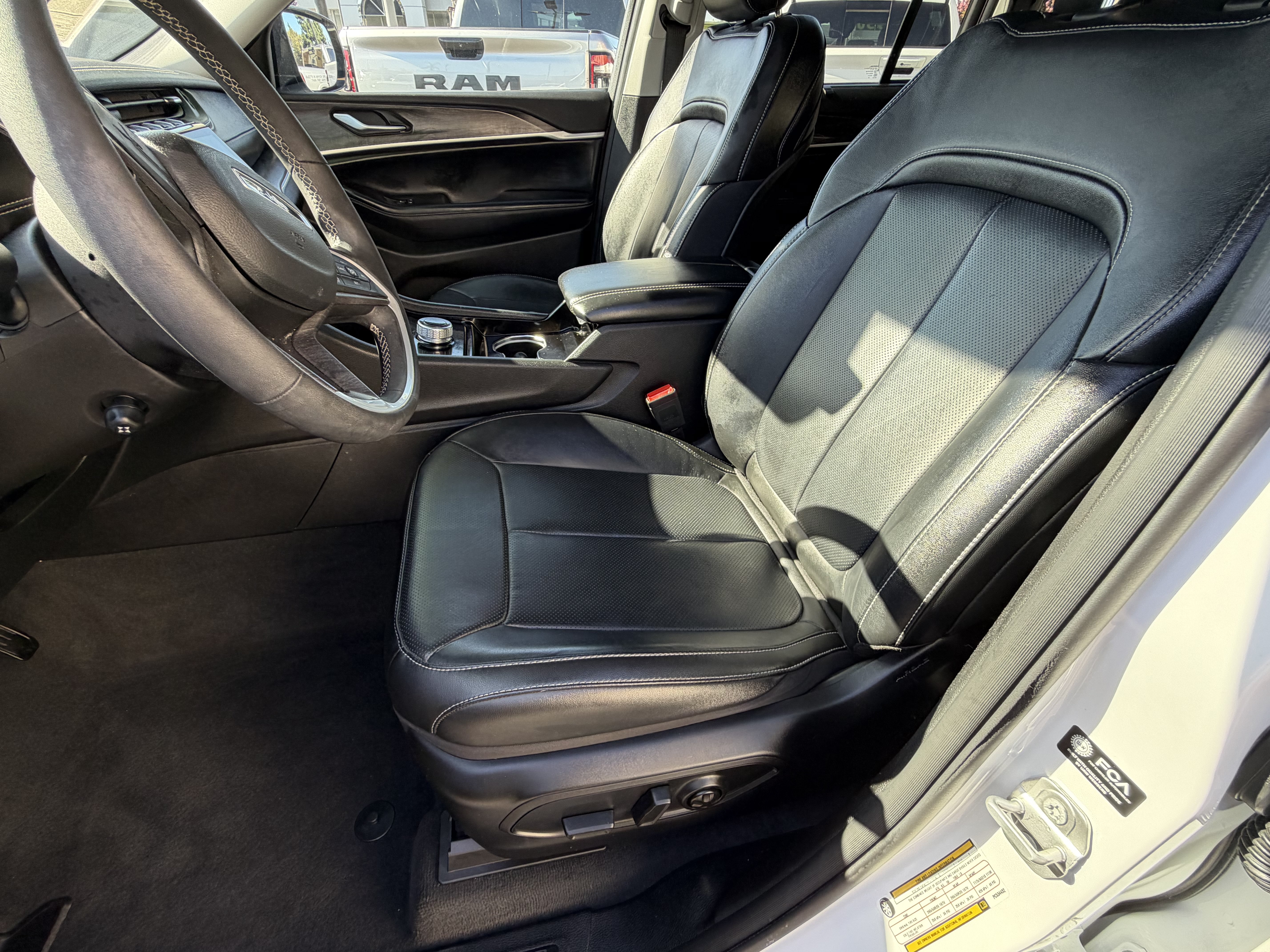 Used 2023 Jeep Grand Cherokee Limited w/ Luxury Tech Group II RWD image 21