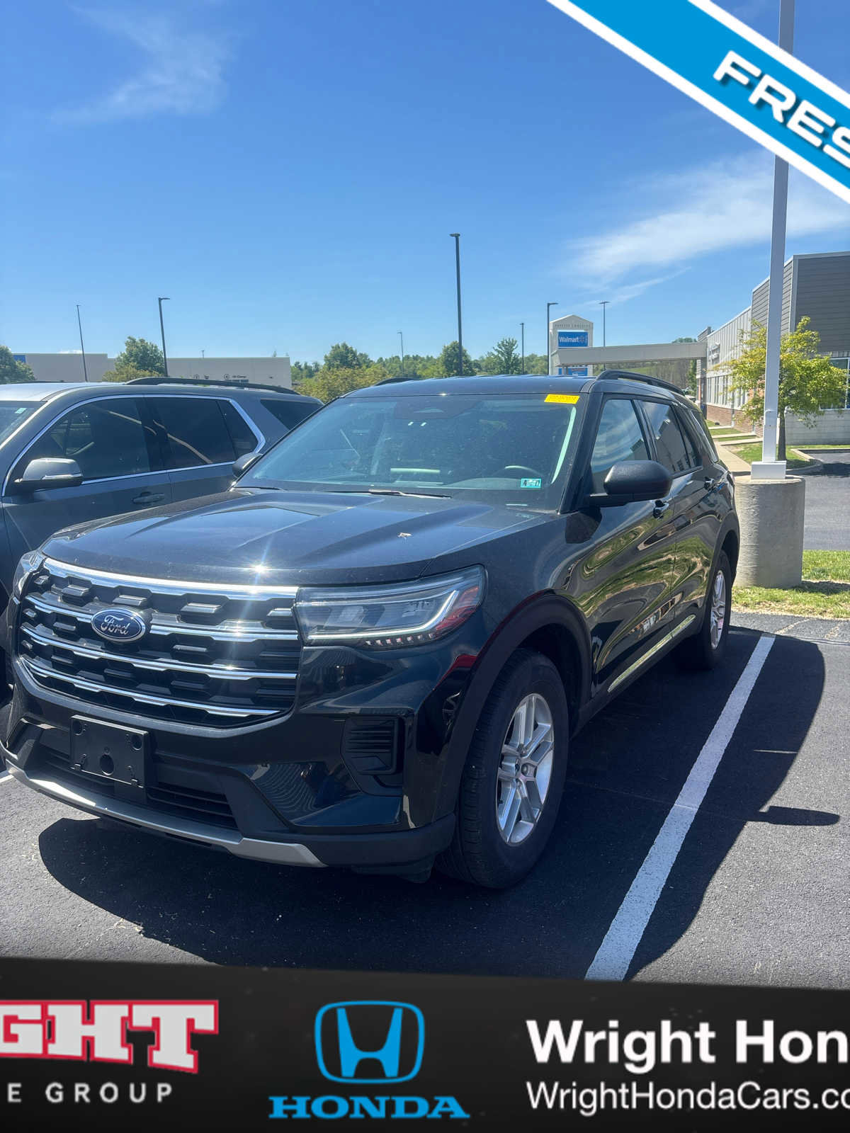 Used 2025 Ford Explorer Active AWD/4WD image 1