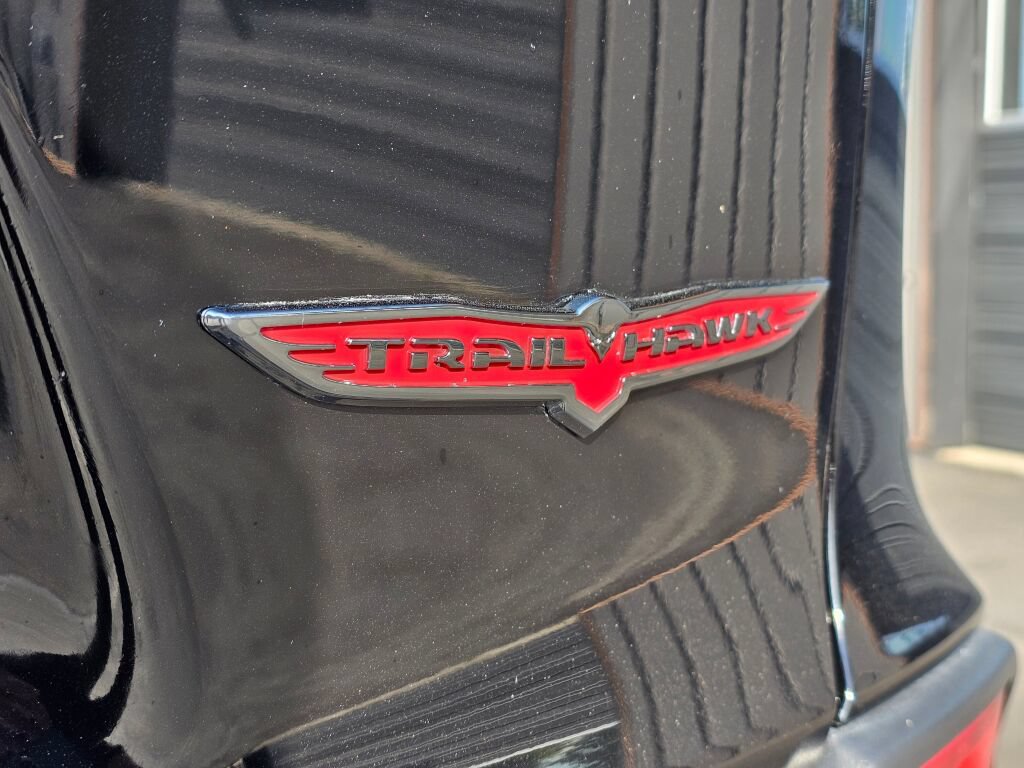 Used 2020 Jeep Cherokee Trailhawk AWD/4WD image 15
