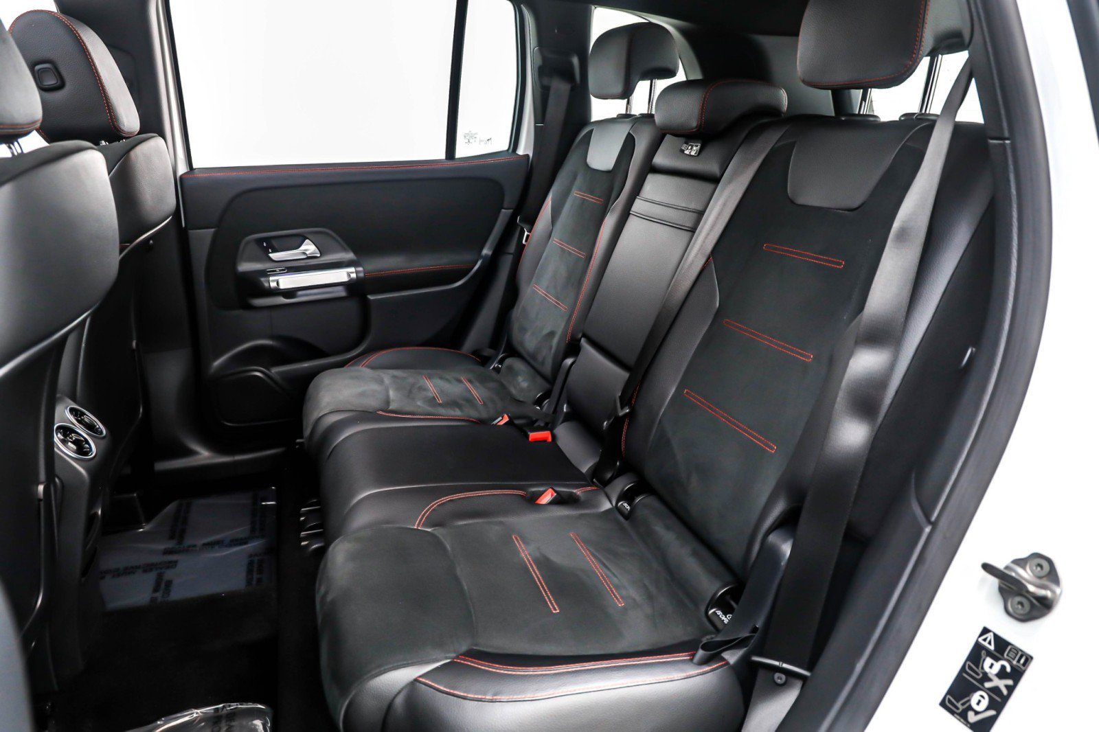 Used 2022 Mercedes-Benz GLB 35 AMG AMG GLB 35 4MATIC SUV image 8