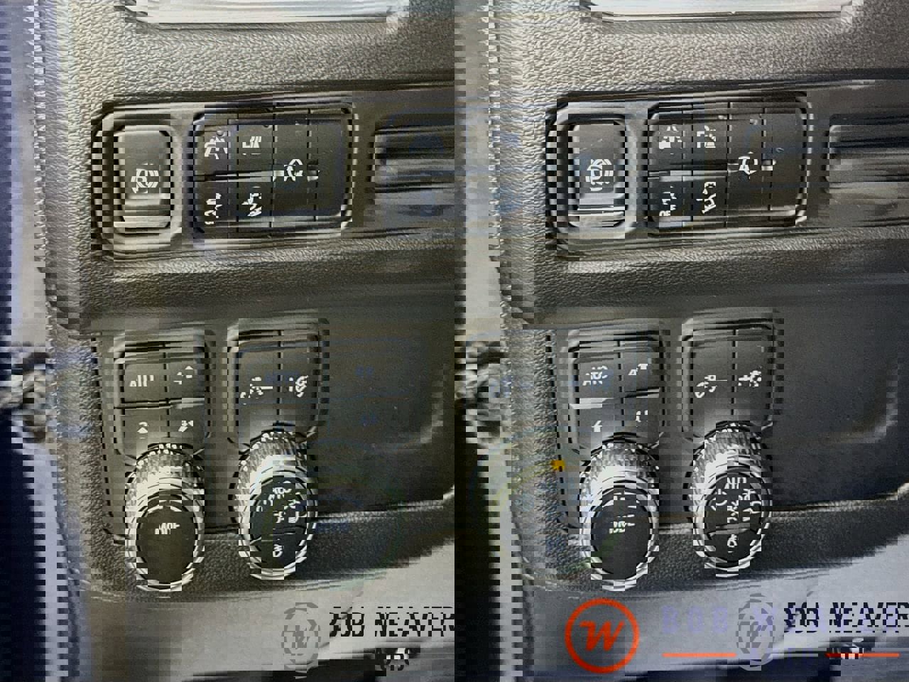 Used 2024 GMC Yukon XL AT4 AWD/4WD image 10