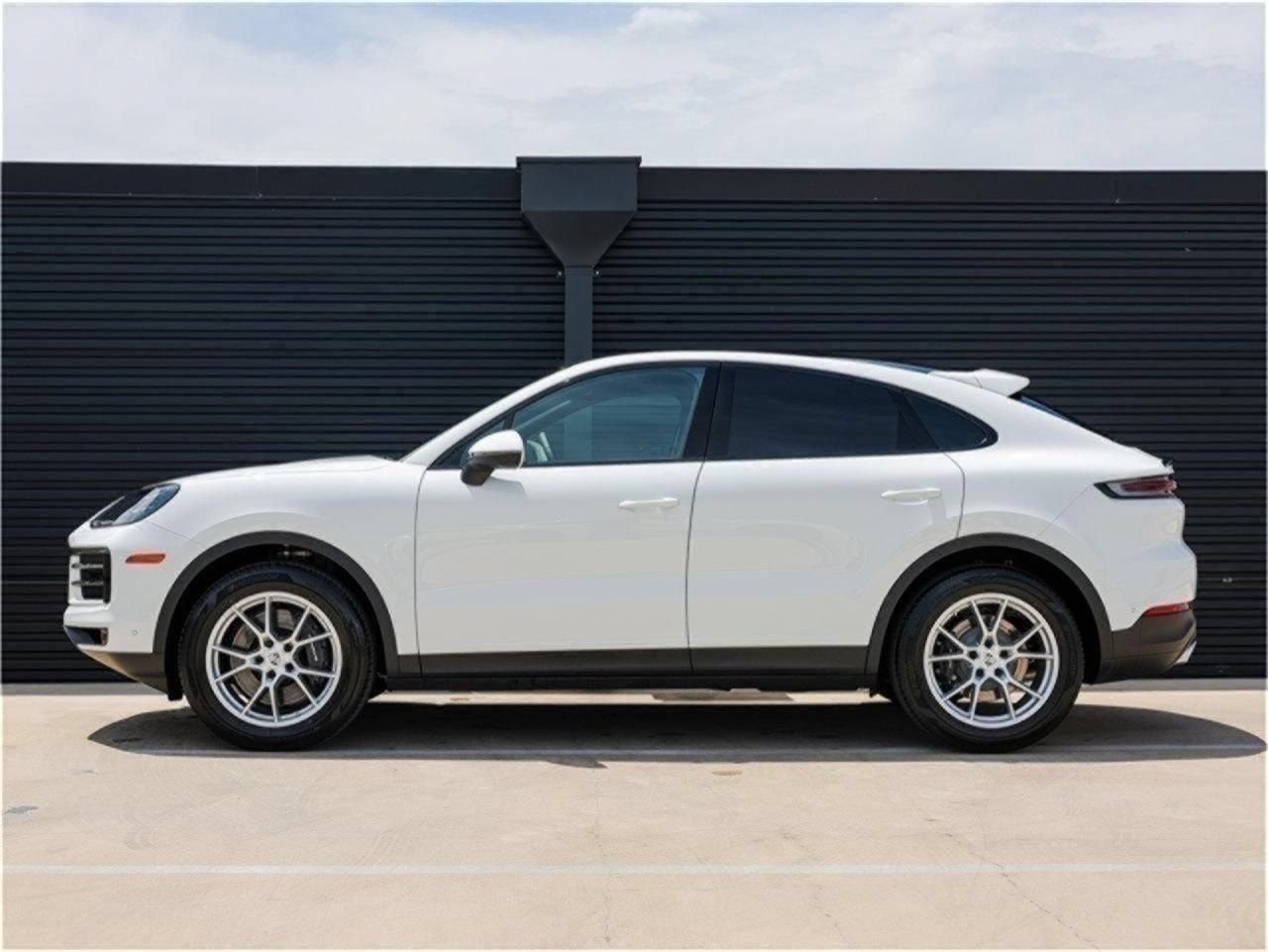 Certified 2025 Porsche Cayenne Coupe AWD/4WD image 2