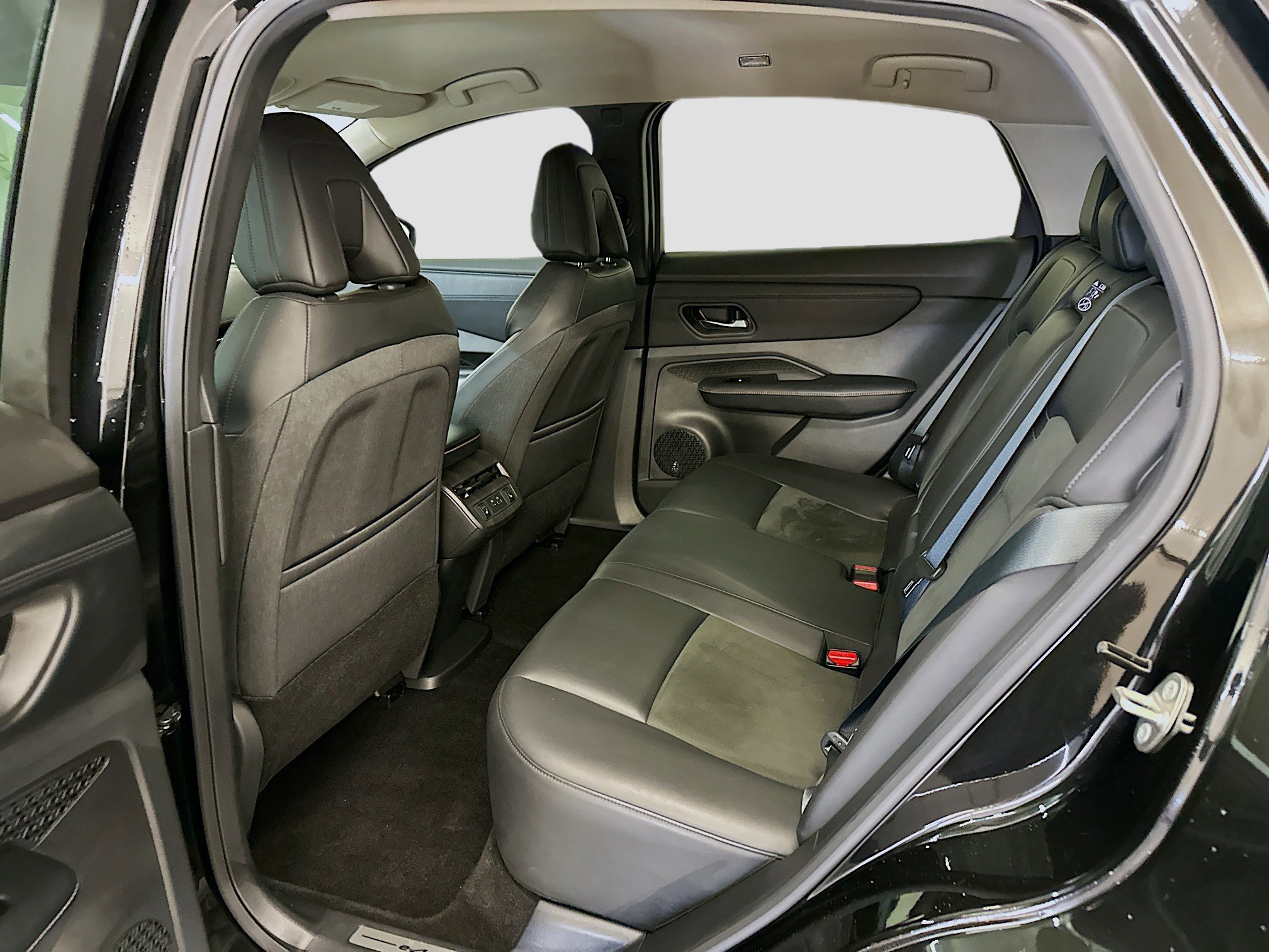 Used 2024 Nissan Ariya AWD image 29