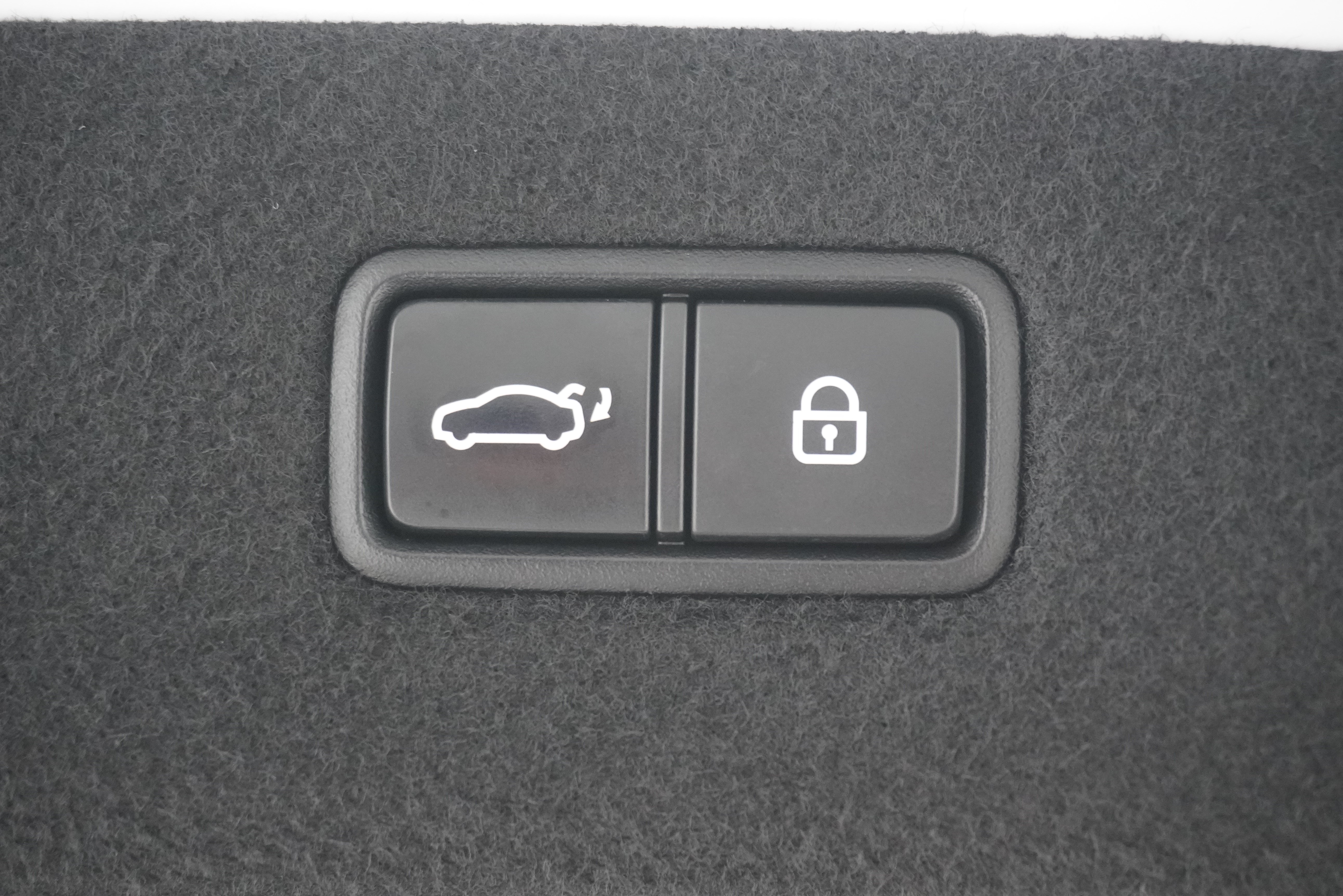 Used 2018 Genesis G90 5.0 Ultimate AWD/4WD image 30