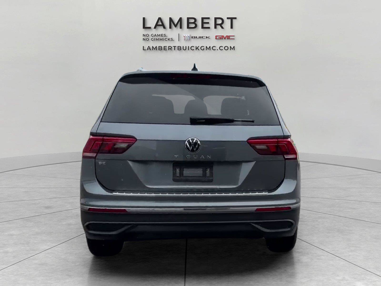 Used 2024 Volkswagen Tiguan SE w/ Panoramic Sunroof Package FWD image 4