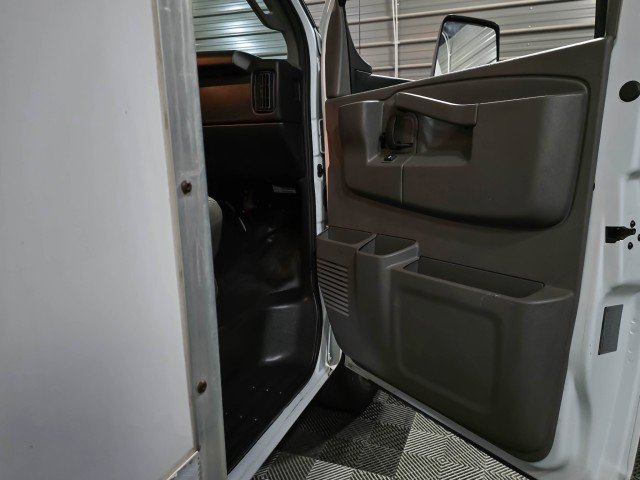 Used 2017 GMC Savana 4500 image 27