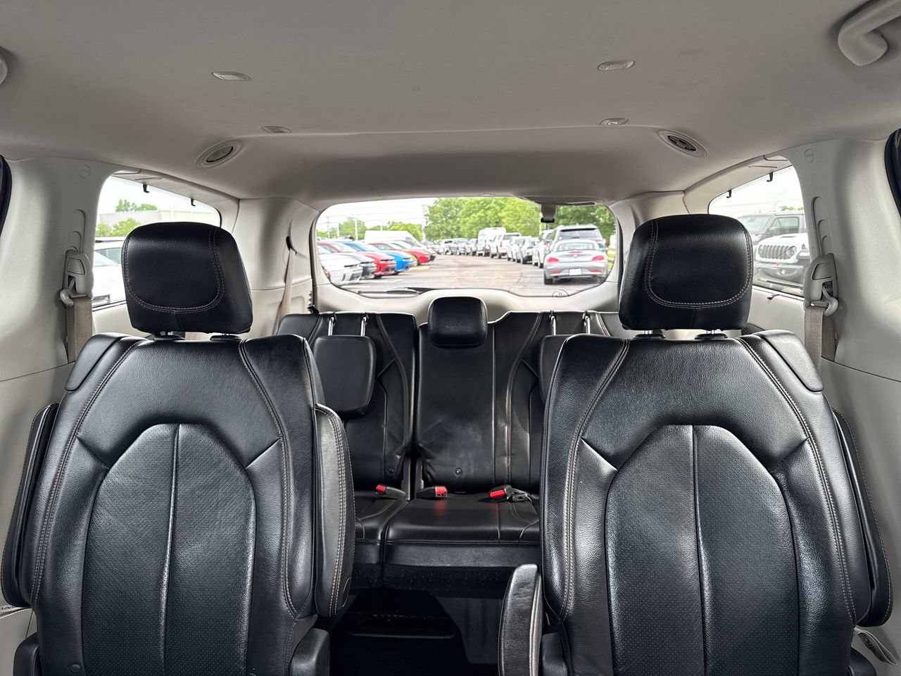 Used 2018 Chrysler Pacifica Touring-L Plus FWD image 27