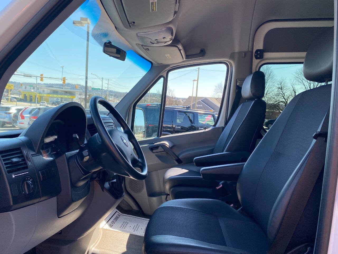 Used 2010 Freightliner Sprinter 2500 image 9