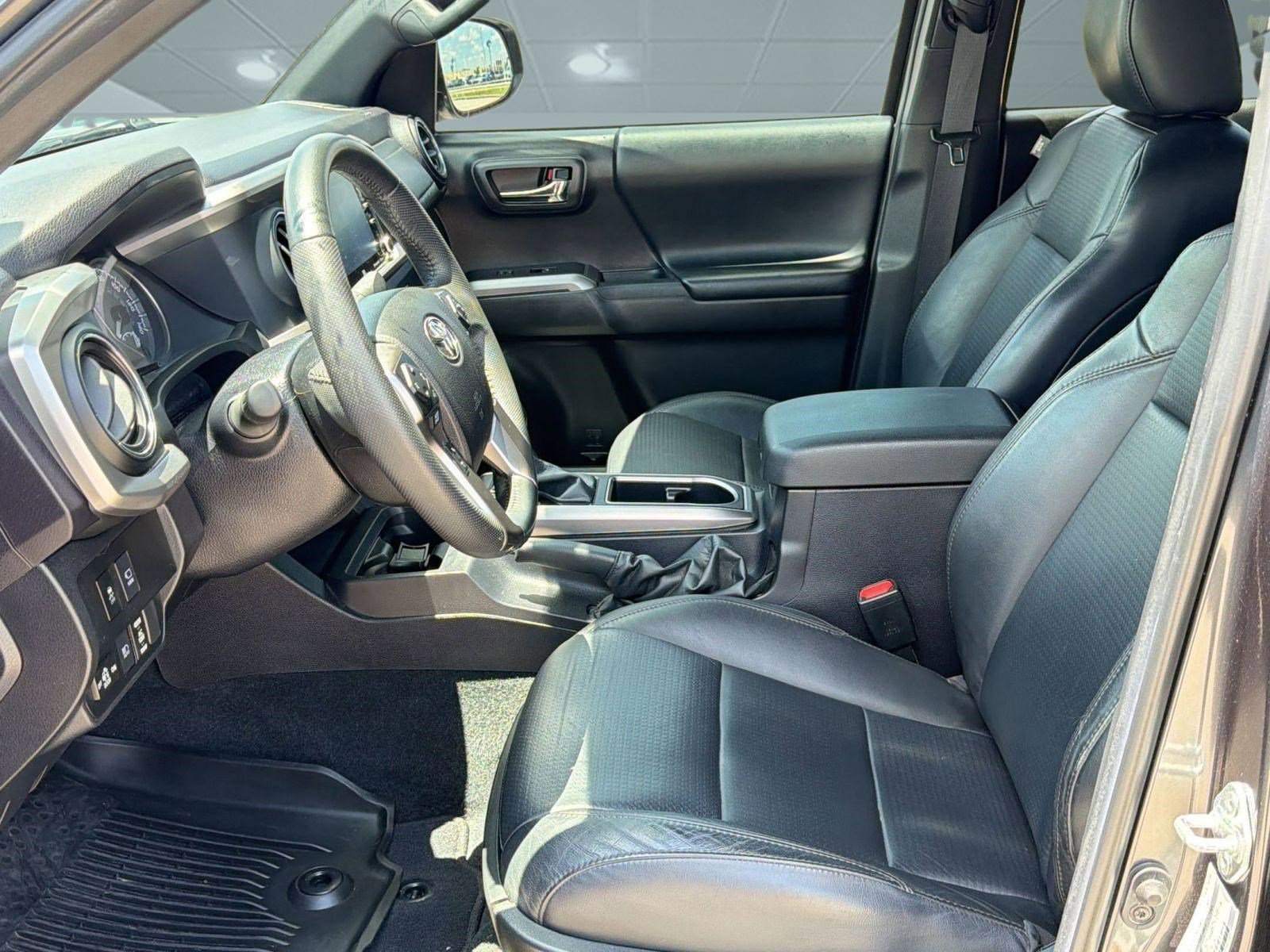 Used 2022 Toyota Tacoma Limited RWD image 5