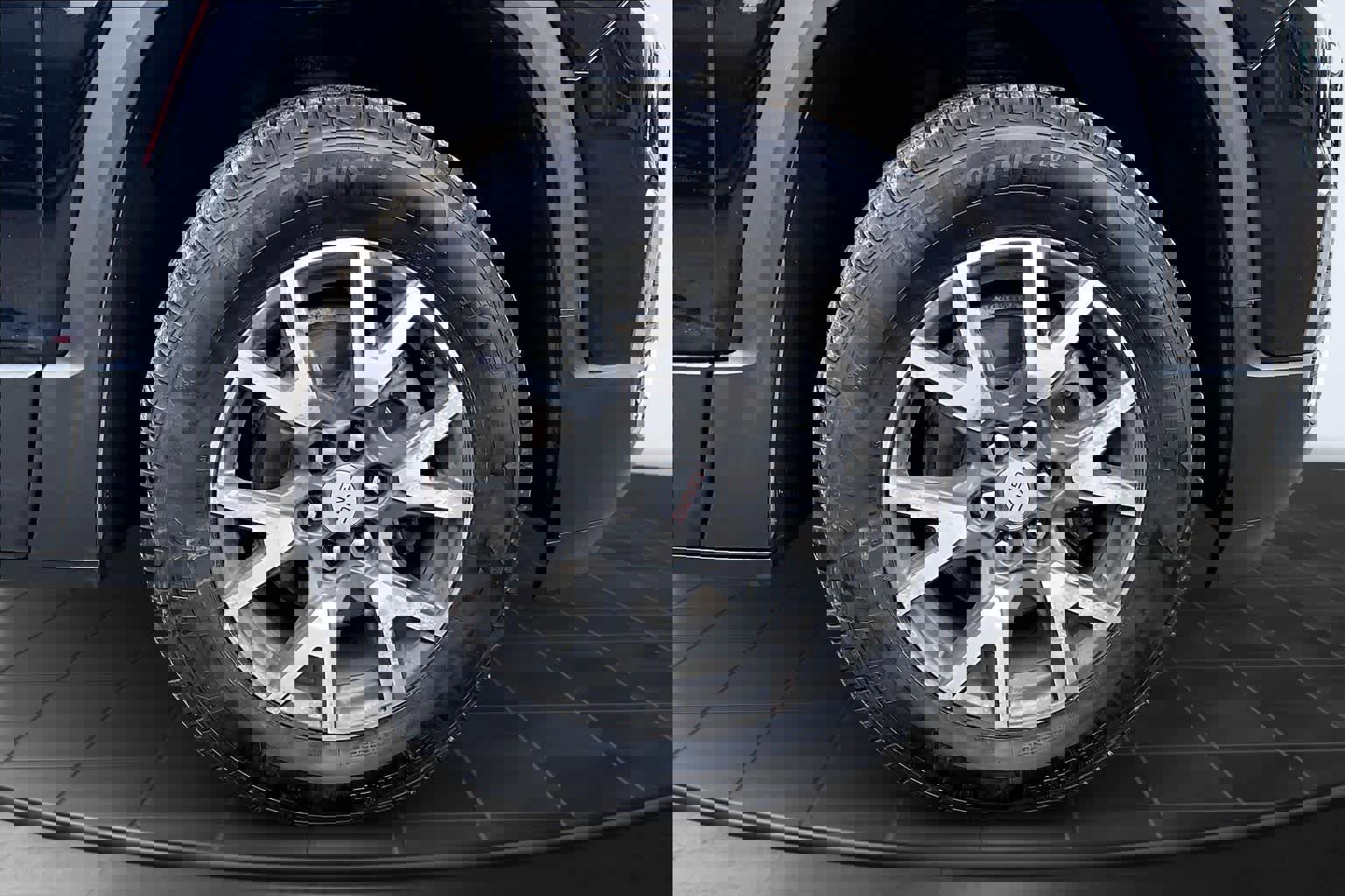 Used 2023 GMC Acadia SLE w/ Driver Convenience Package image 34