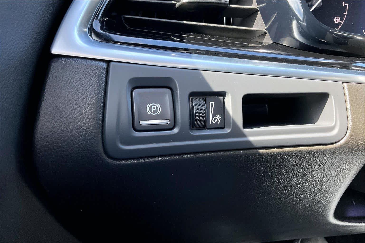 Used 2024 Cadillac XT6 Luxury FWD image 36