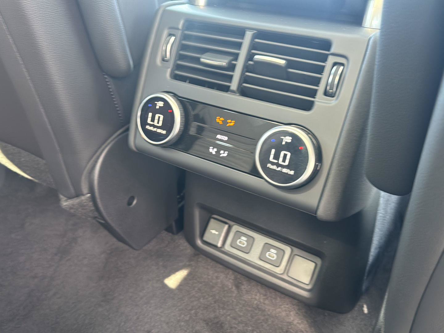 New 2026 Land Rover Discovery S AWD/4WD image 18