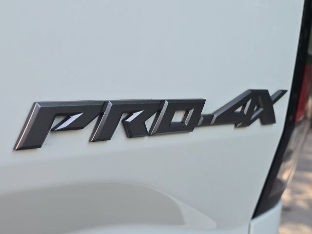 Used 2022 Nissan Frontier PRO-4X w/ Pro-4X Premium Package AWD/4WD image 11