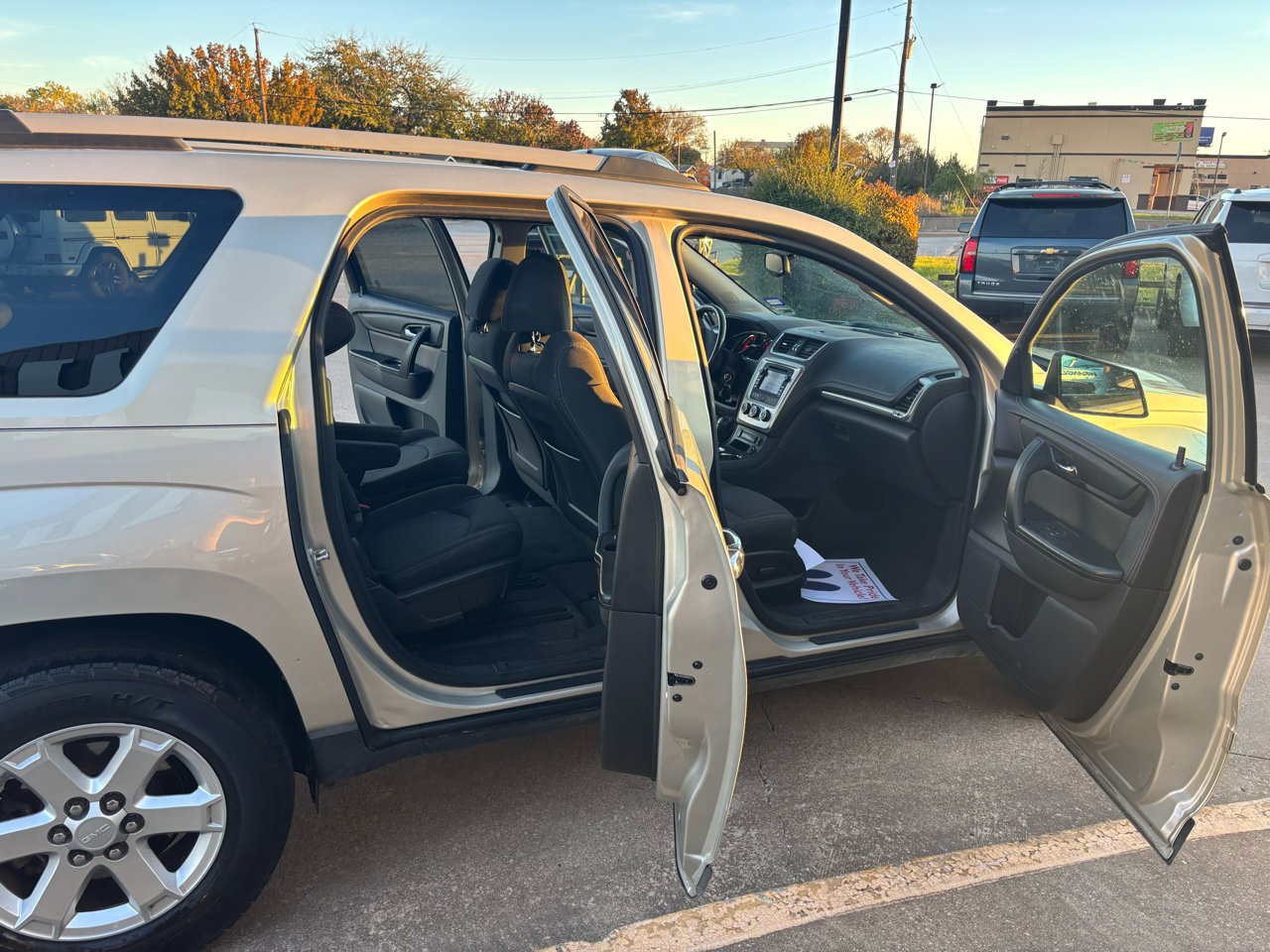 Used 2013 GMC Acadia SLE image 12