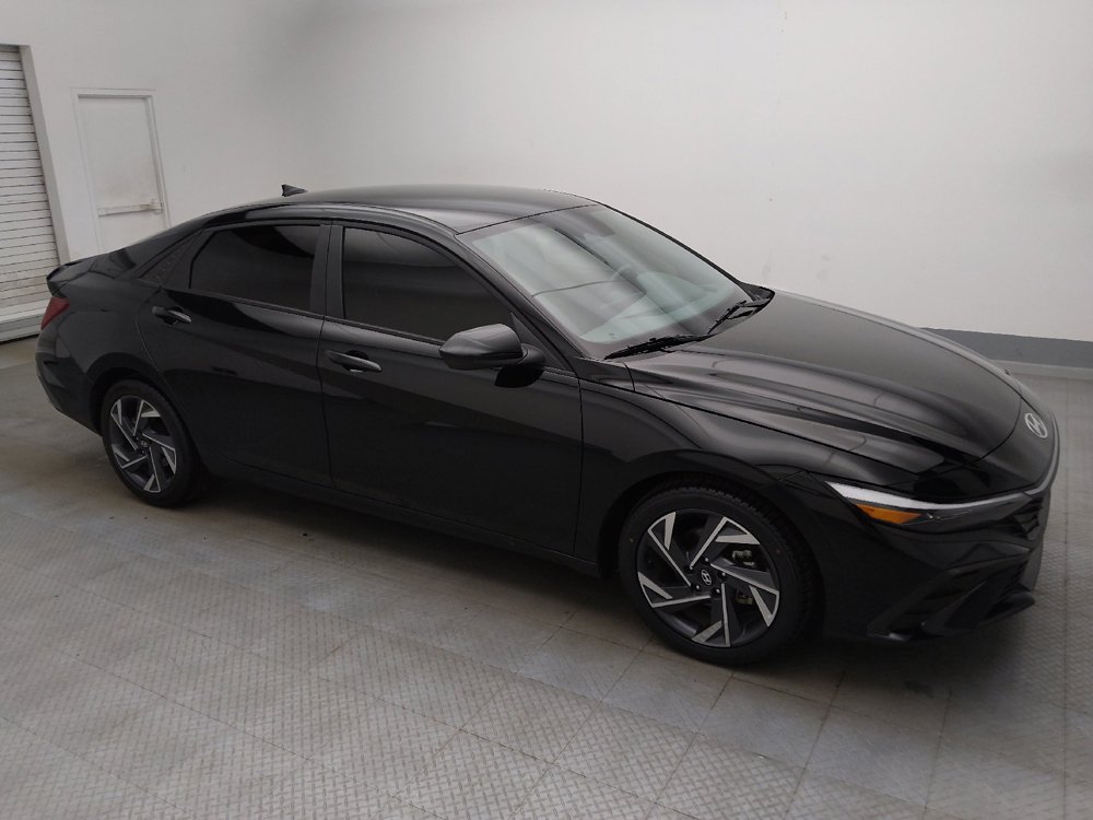 Used 2025 Hyundai Elantra Sport FWD image 11