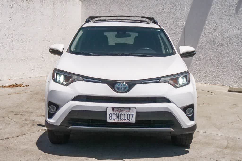 Used 2018 Toyota RAV4 XLE AWD/4WD image 2