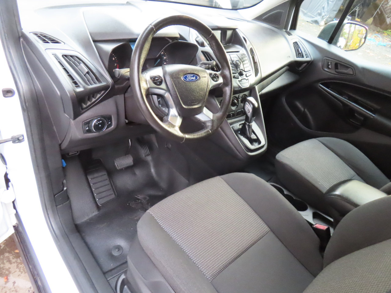 Used 2017 Ford Transit Connect XL image 9