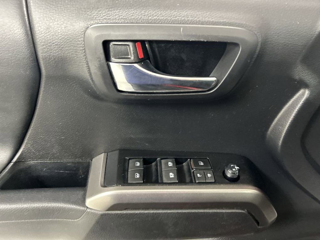 Used 2022 Toyota Tacoma Limited AWD/4WD image 11