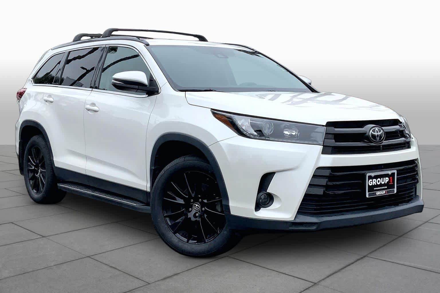Used 2019 Toyota Highlander SE FWD image 2