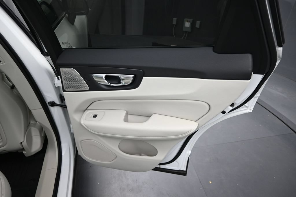 New 2026 Volvo XC60 B5 Ultra w/ Climate Package AWD/4WD image 18