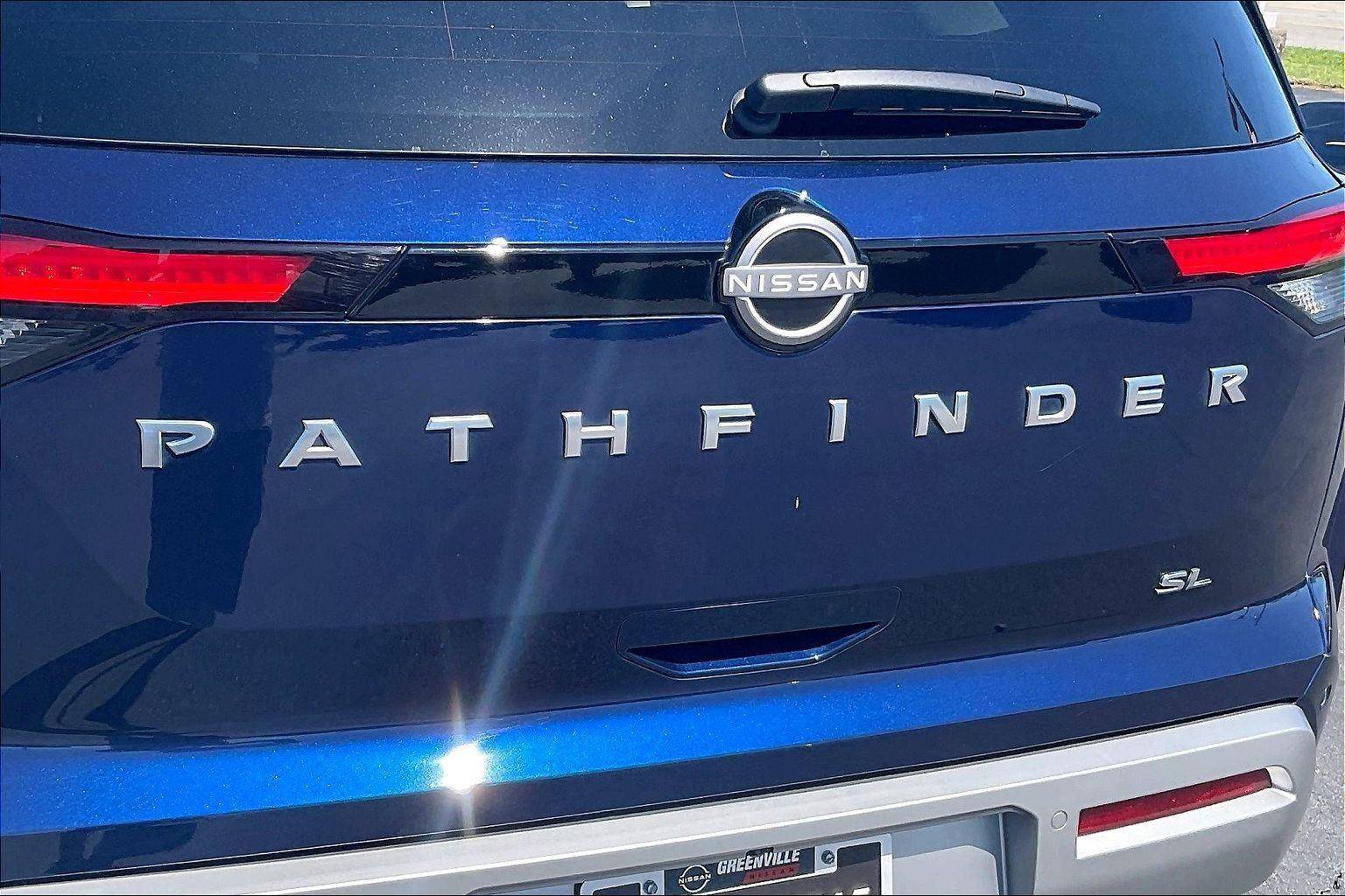Certified 2024 Nissan Pathfinder SL FWD image 10