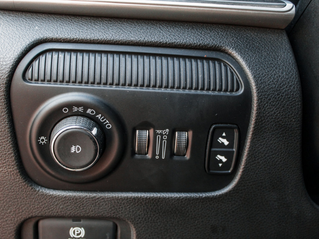Used 2023 Jeep Wagoneer L Series II RWD image 13