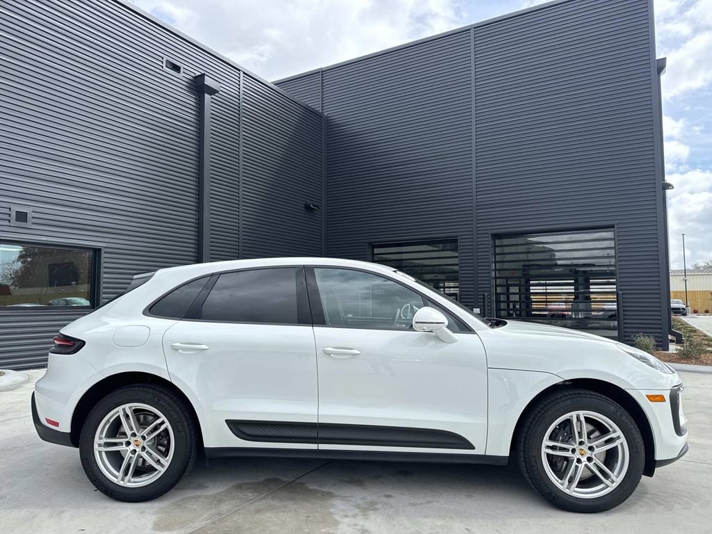 Certified 2025 Porsche Macan image 10