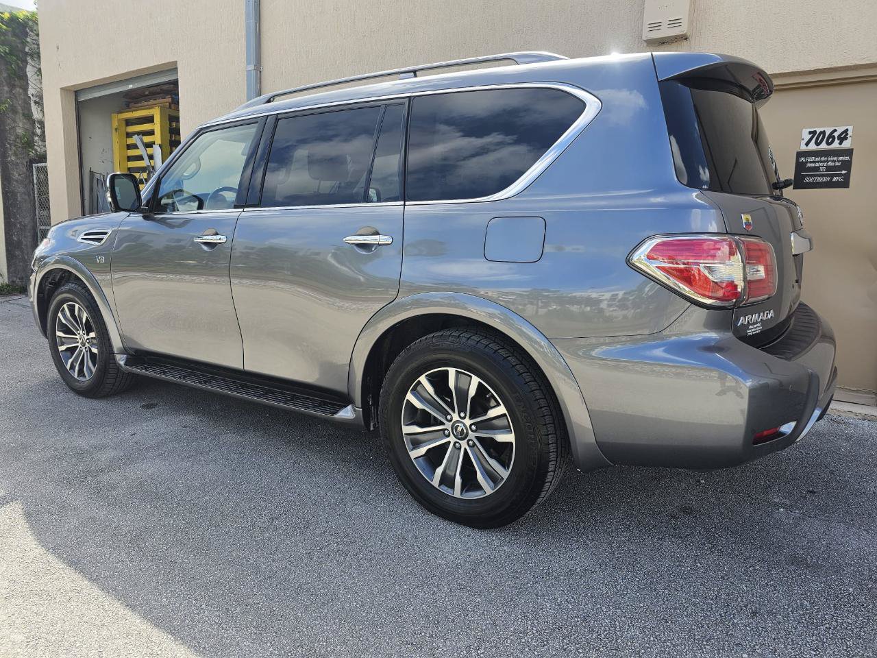 Used 2019 Nissan Armada SL w/ Premium Package RWD image 4